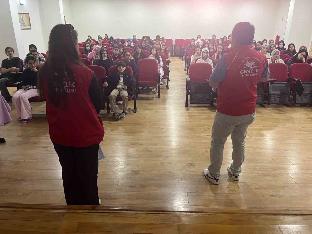 Düzce Üniversitesi'nde yeni öğrencilere yönelik olarak Bahçeşehir Gençlik Merkezi'nin tanıtım