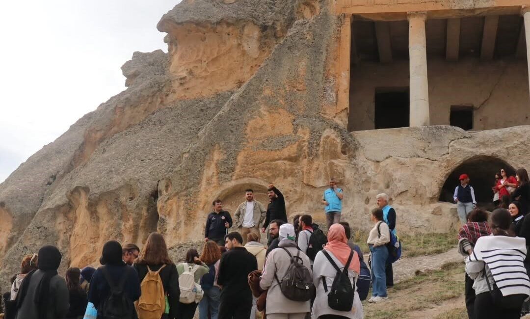 Eskişehir'de, İl Kültür ve Turizm Müdürlüğü'nün düzenlediği doğa yürüyüşüne 100