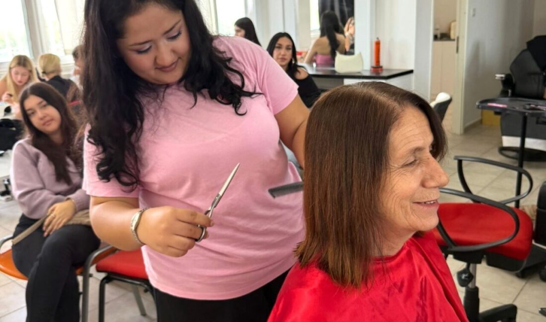 Yakın Doğu Üniversitesi Öğrencileri, Meme Kanseri Farkındalık Ayı’nda Hasta Kadınlara Güzellik Hizmeti Verdi Yakın Doğu Üniversitesi öğrencileri, Meme Kanseri Farkındalık Ayı dolayısıyla kanser