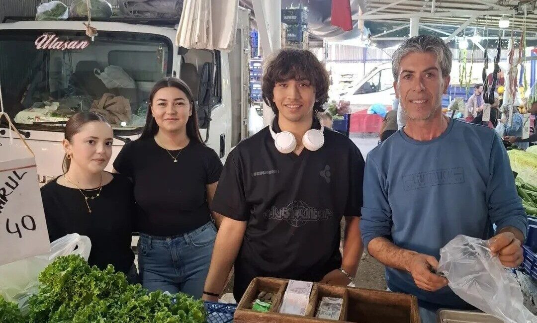 Sinop Üniversitesi Turizm Fakültesi öğrencileri, Doç. Dr. Ercan Karaçar liderliğinde