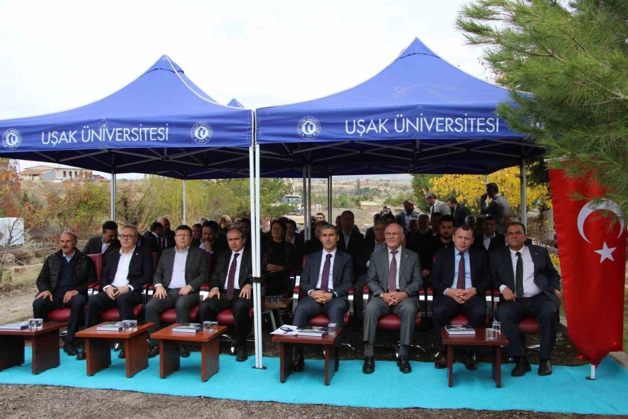 Uşak Üniversitesi Eşme MYO'nun yıkılan binasının yerine modern bir eğitim