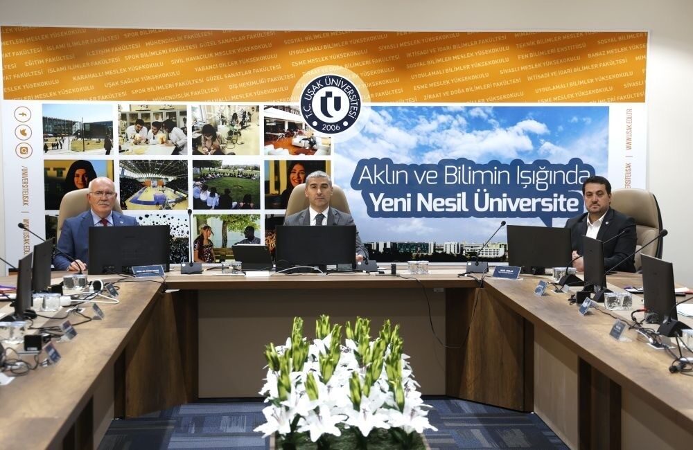 2025/2026 Eğitim-Öğretim Yılı Üniversite Güvenlik Tedbirleri toplantısı Uşak Üniversitesi'nde, Vali