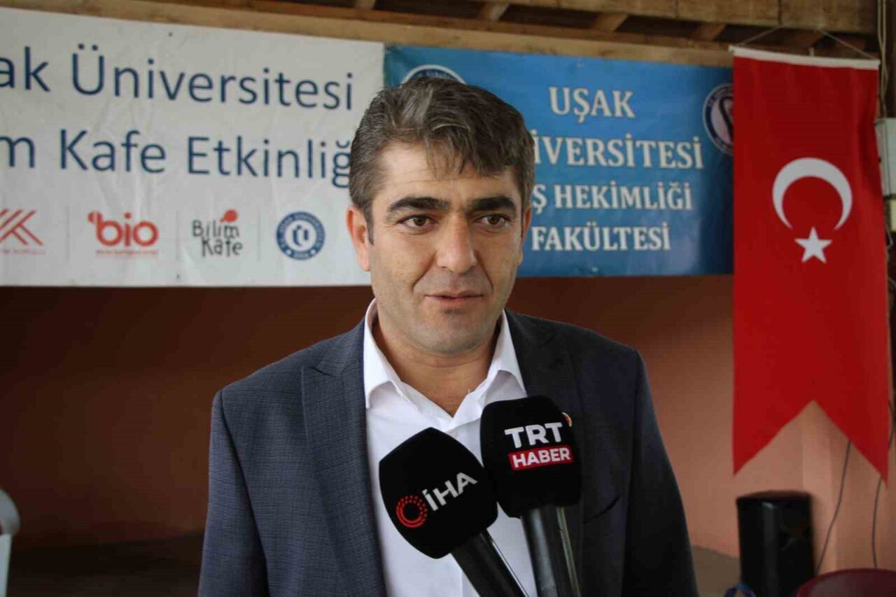 Uşak Üniversitesi, "Üniversite-Köy Buluşmaları" projesi kapsamında Sivaslı'nın Karaboyalık Köyü'nde ağız