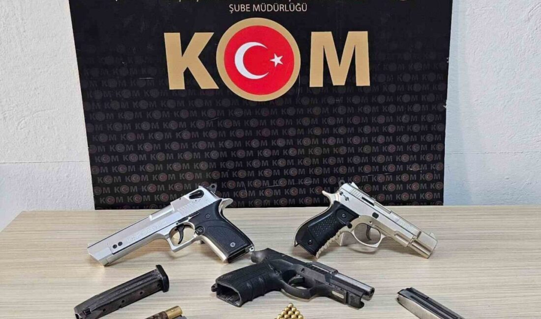 Uşak'ta gerçekleştirilen KOM operasyonunda 15 bin 80 adet kaçak makaron,