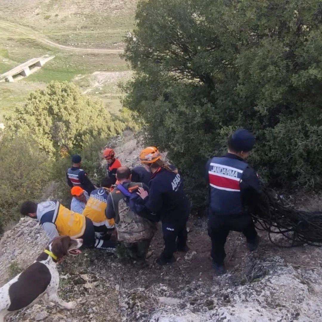 Uşak'ın Ulubey ilçesinde avlanma sırasında dengesini kaybederek dere yatağına düşen