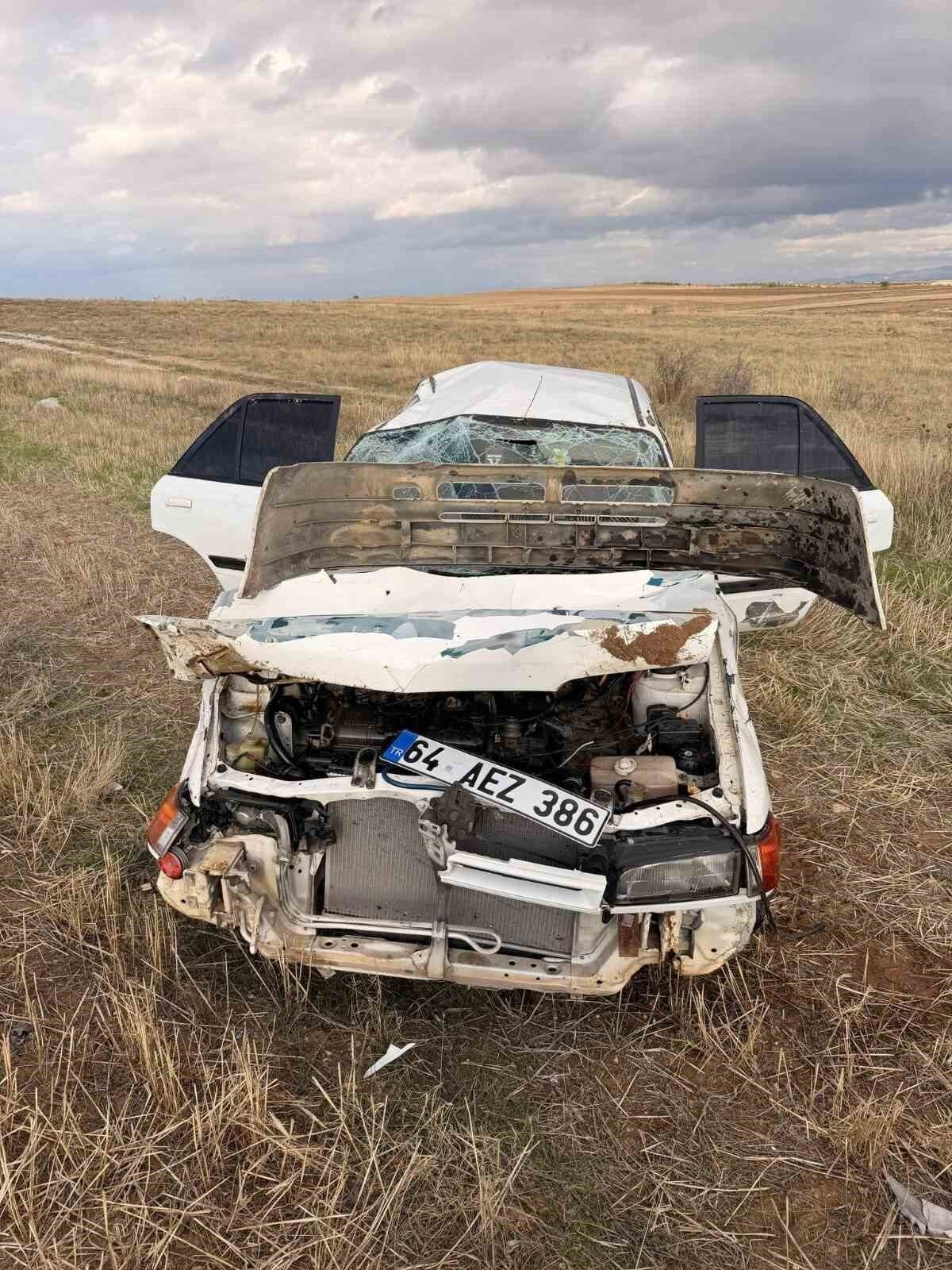 Uşak'ta, Susuzören köyü yakınlarında R.I. (25) yönetimindeki otomobil, kontrolü kaybedip