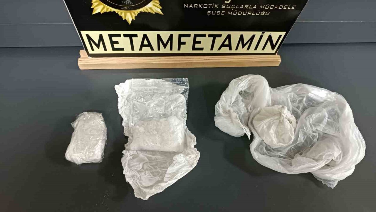 Uşak'ta yapılan narkotik operasyonunda, 81 gram metamfetamin ele geçirildi. İki