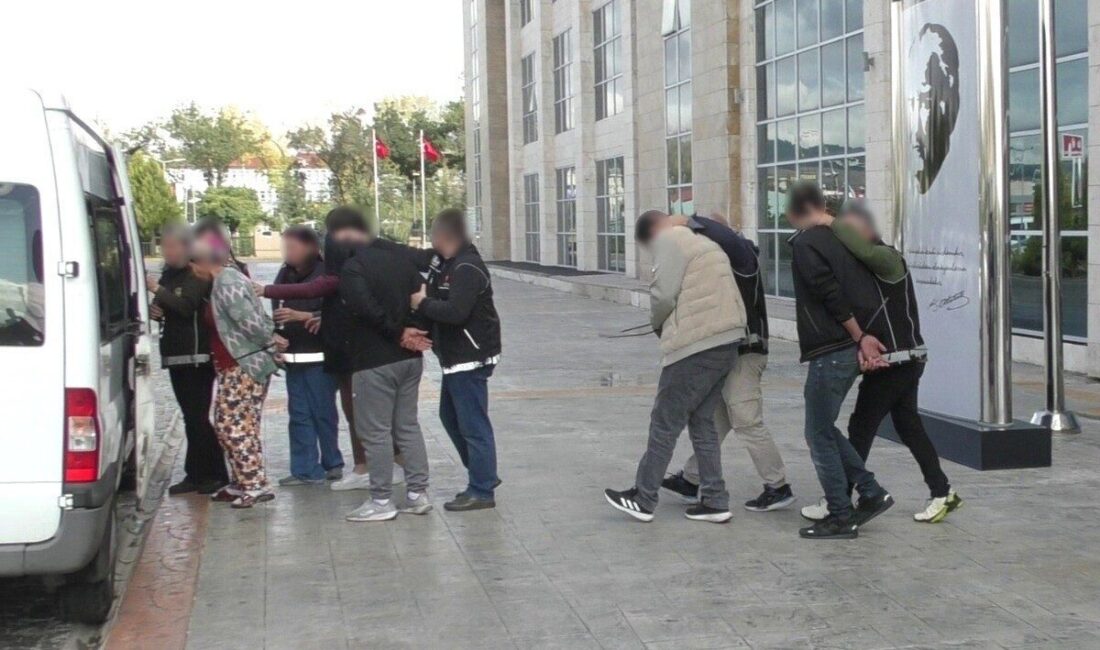 Uşak'ta Narkotik Suçlarla Mücadele Şube Müdürlüğü, 10 adrese düzenlediği operasyonda