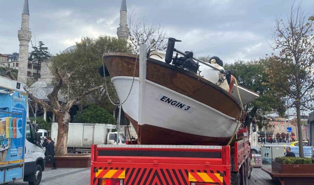 Üsküdar’da Yolcu Motorunun Çarptığı Balıkçı Teknesi Batmaktan Kurtarıldı İstanbul'un Üsküdar açıklarında yolcu motorunun balıkçı teknesine çarpması sonucu teknede