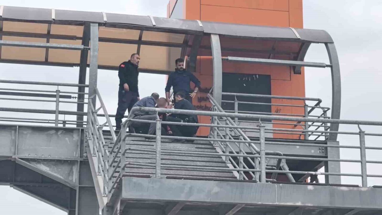 Bursa'nın İnegöl ilçesinde, eşinin ayrılmak istemesi üzerine bunalıma giren 42