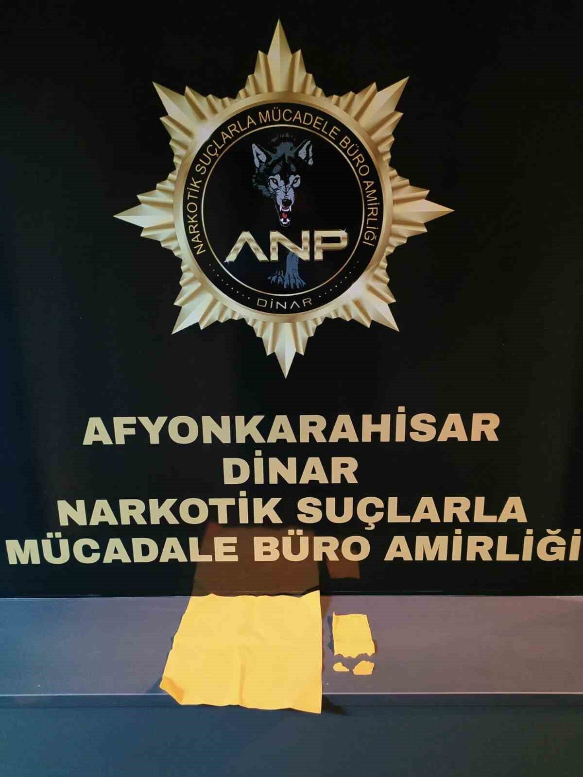 Afyonkarahisar'ın Dinar ilçesinde, trafik kontrolü sırasında durdurulan bir araçta yapılan