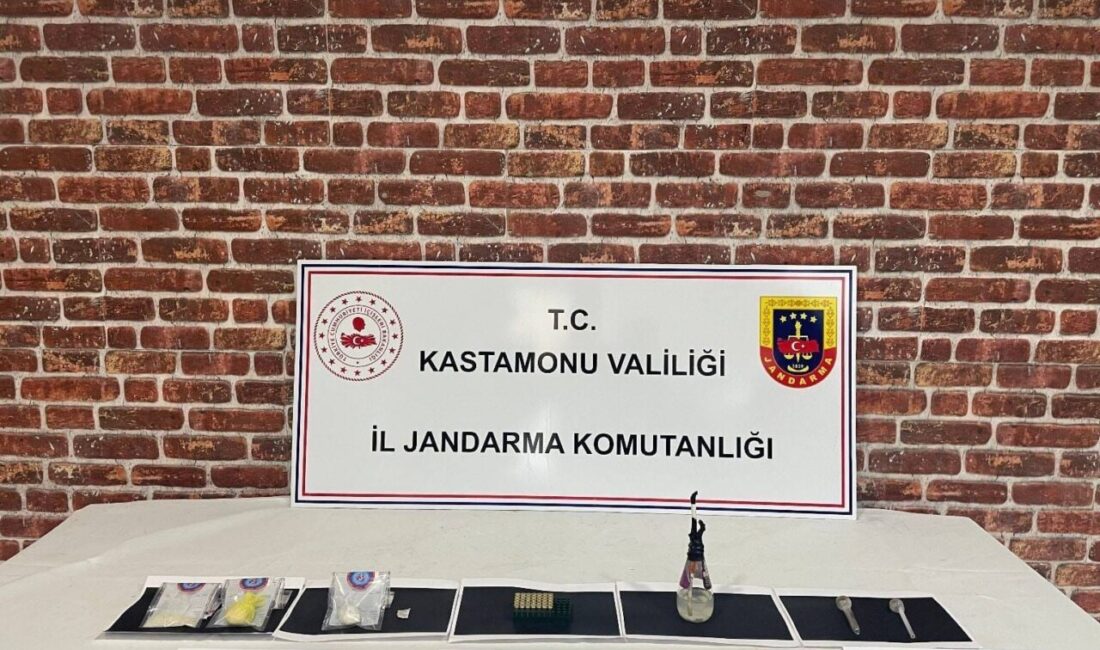 Kastamonu'da, jandarma tarafından durdurulan araçta ele geçirilen uyuşturucu madde nedeniyle