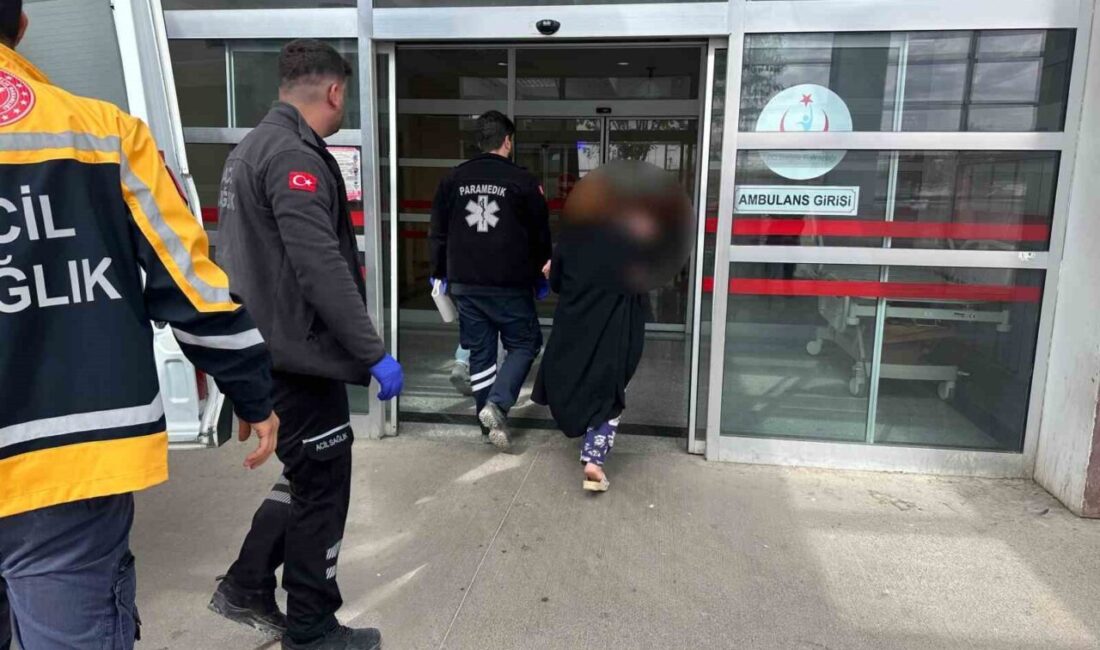 Adıyaman'da 7 aylık A.A., evde çaydanlığın devrilmesiyle sıcak suyla yaralandı.
