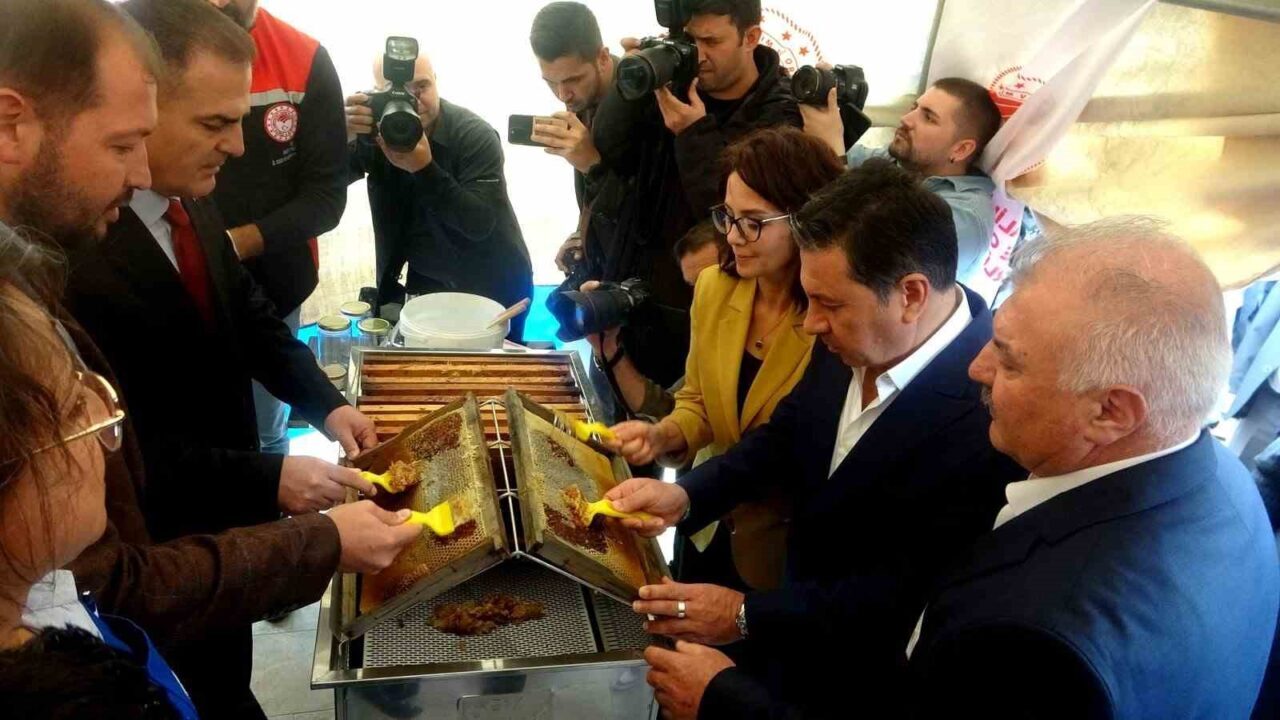 Muğla’da Çam Balı Hasat Şenliği Düzenlendi, Yerel Yöneticiler Üreticilere Destek Vurgusu Yaptı