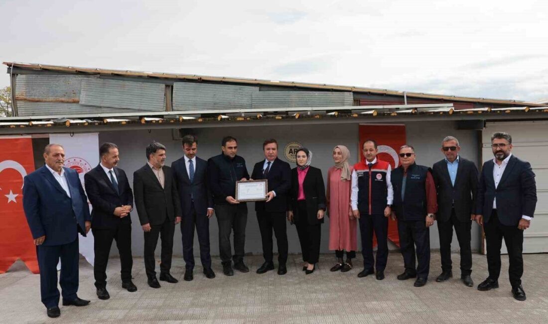 Erzincan Valisi Hamza Aydoğdu, hastalıktan ari işletme statüsü kazanan Yusuf