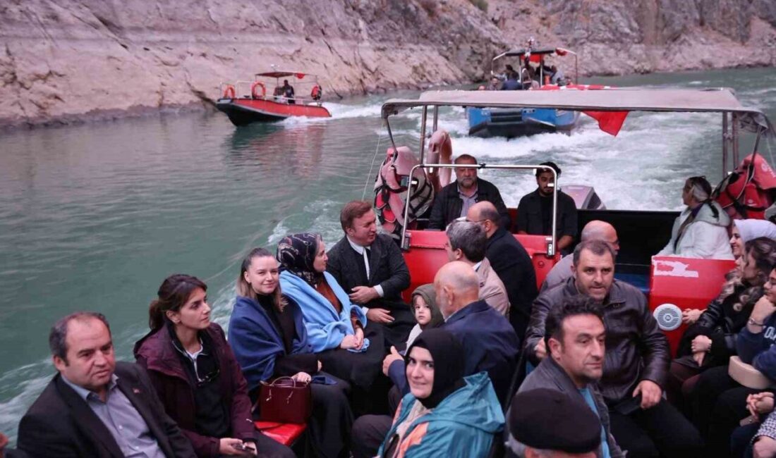 Erzincan Valisi Hamza Aydoğdu, eşi Emine Aydoğdu ile birlikte Kemaliye