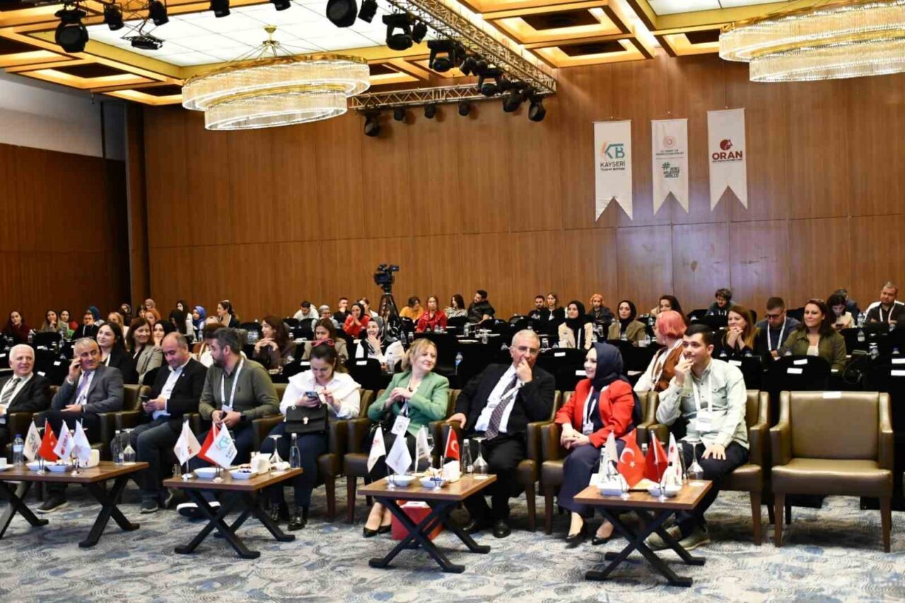 Kayseri Ticaret Borsası'nda düzenlenen çalıştayda, Vali Gökmen Çiçek, Kayseri'nin hayvancılıkta