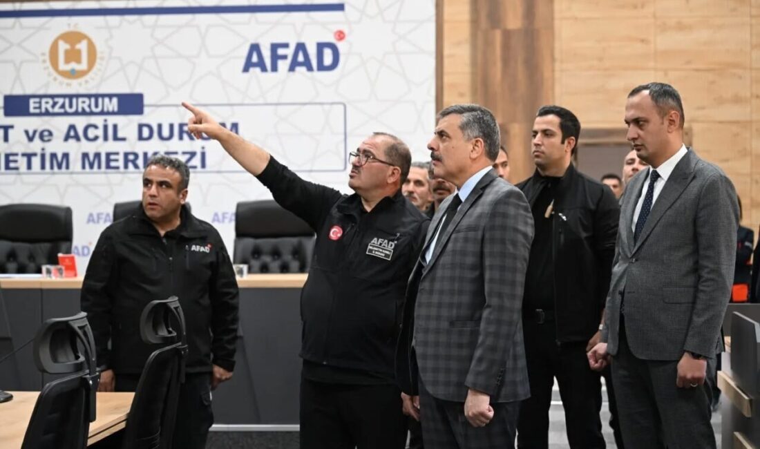 Vali Çiftçi, Erzurum’daki Yeni Afet Yönetim Merkezi’nde Eğitim Alan Adaylara Hitap Etti Erzurum'da yeni yapılan Afet ve Acil Durum Yönetim Merkezi'ni ziyaret