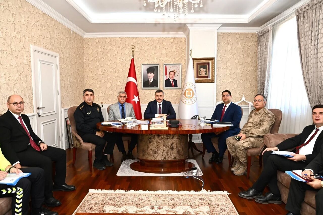 Erzurum Valisi Mustafa Çiftçi, İçişleri Bakanı Ali Yerlikaya ve Ulaştırma