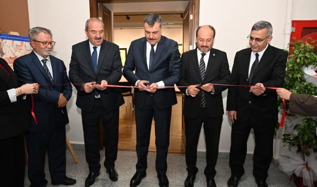Erzurum Valisi Mustafa Çiftçi, Müzehhip Sadrettin Er'in geleneksel tezhip ve
