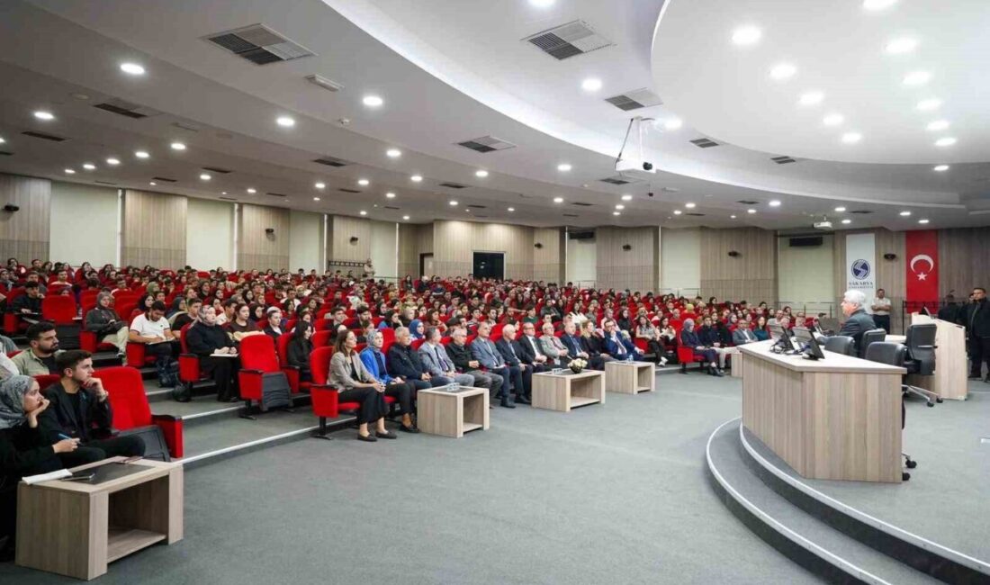 Sakarya Valisi Rahmi Doğan, Sakarya Üniversitesi'nde Siyaset Bilimi ve Kamu
