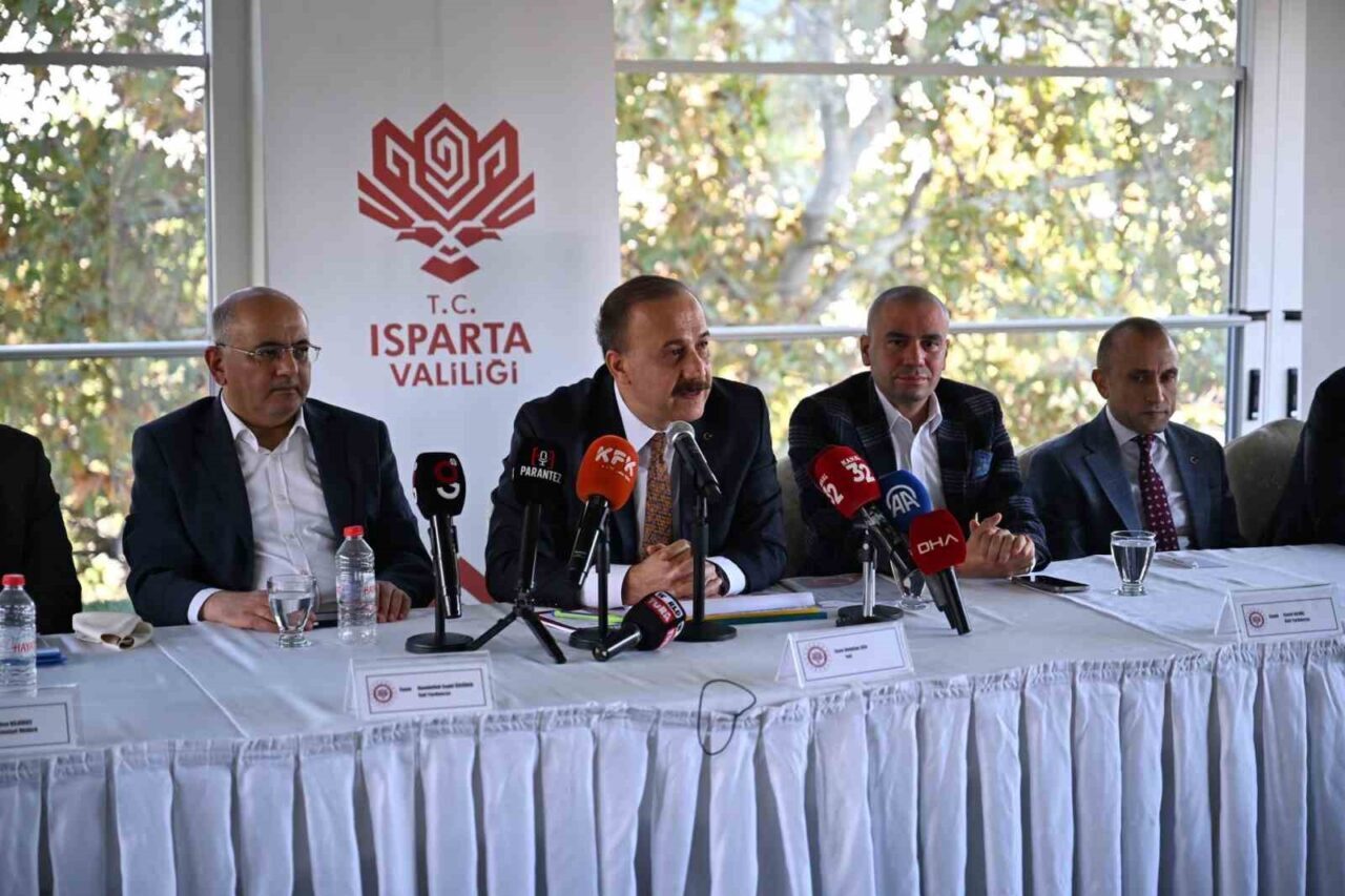 Isparta'da kedilerin patileri ve kuyruklarının kesildiği yönündeki "büyü" iddialarına Vali