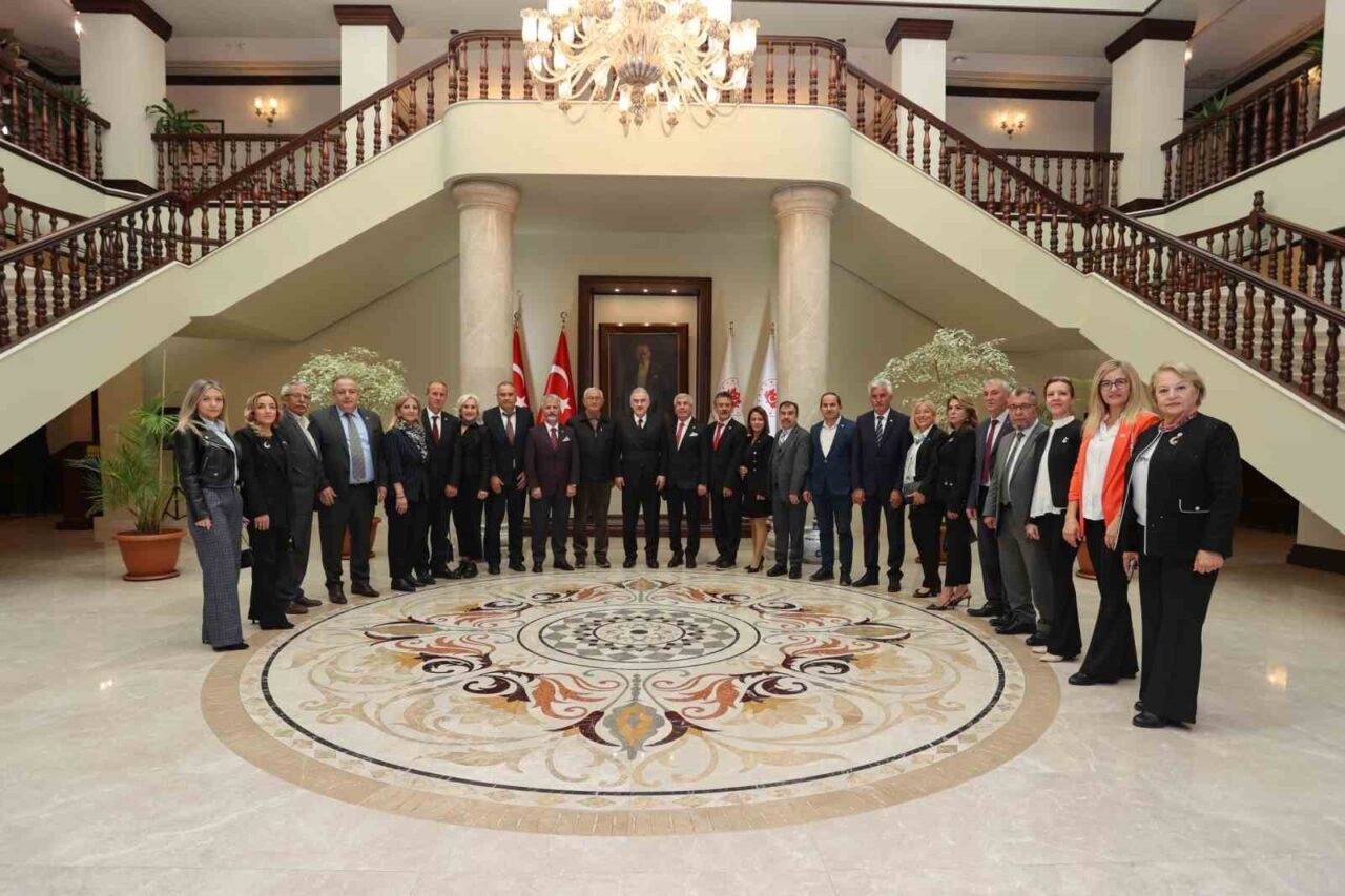 Bursa Valisi Erol Ayyıldız, 19 Ekim Muhtarlar Günü'nde muhtarlarla bir