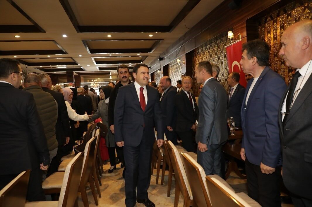 Kütahya Valisi Musa Işın, Muhtarlar Günü etkinliğinde muhtarlara teşekkür ederek,