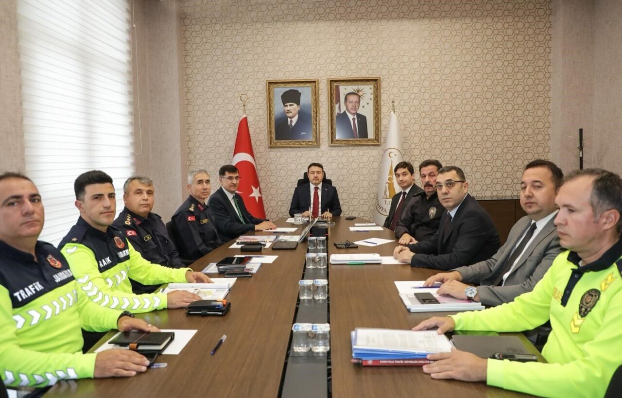 Kütahya Valisi Musa Işın, İçişleri Bakanı Ali Yerlikaya ve Ulaştırma