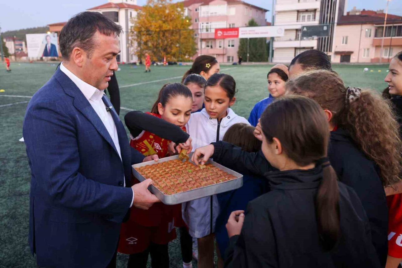 Bilecik Valisi Faik Oktay Sözer, Gençlik ve Spor İl Müdürlüğü'nde