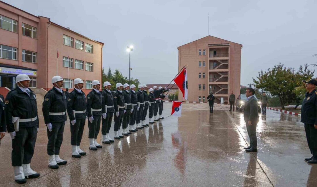 Bilecik Valisi Faik Oktay Sözer, POMEM’de eğitim gören polis adaylarıyla akşam yemeğinde buluştu Bilecik Valisi Faik Oktay Sözer, Polis Meslek Eğitim Merkezi'nde eğitim