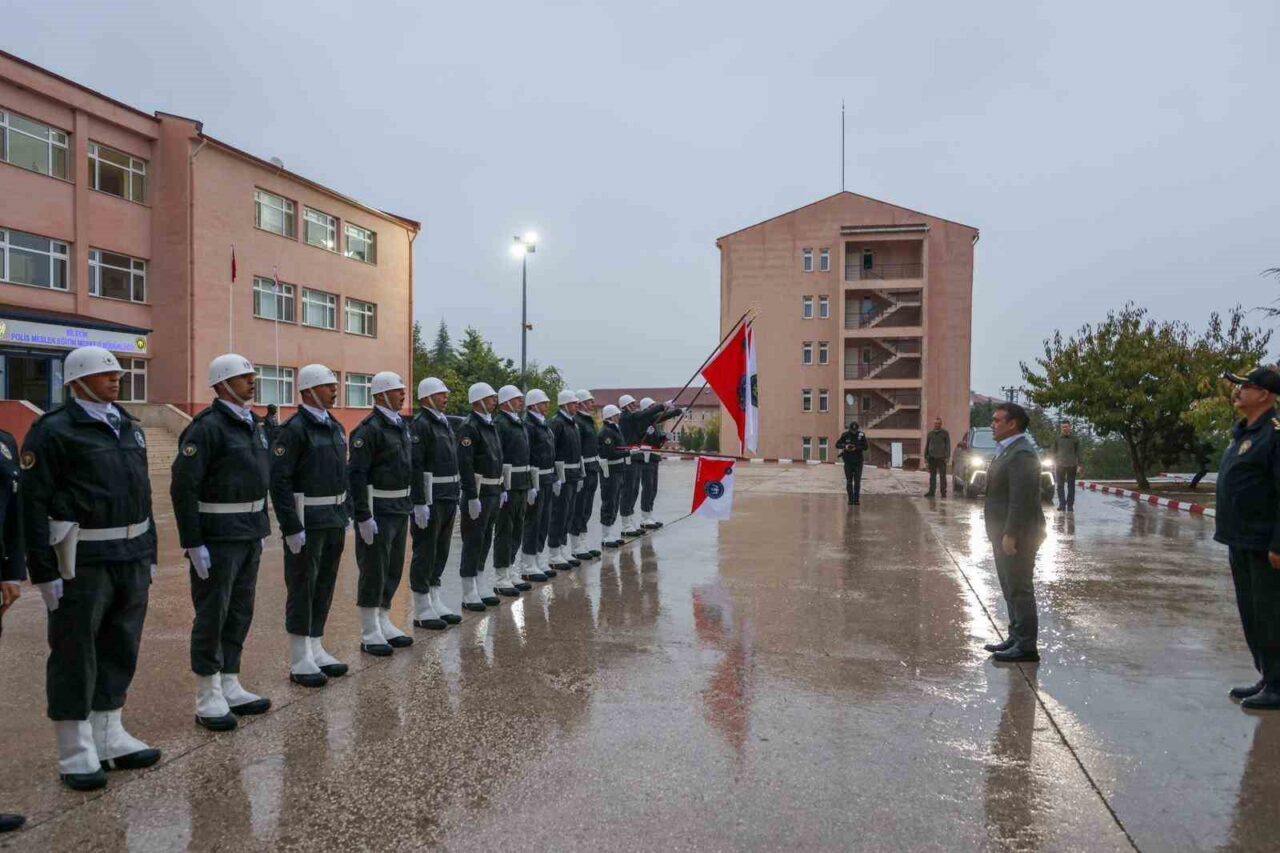 Bilecik Valisi Faik Oktay Sözer, Polis Meslek Eğitim Merkezi'nde eğitim