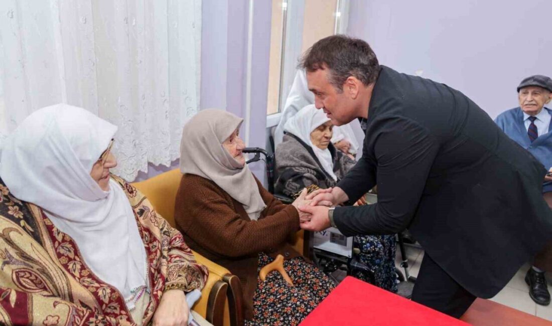 Bilecik Valisi Faik Oktay Sözer, huzurevini ziyaret ederek sakinlerle bir