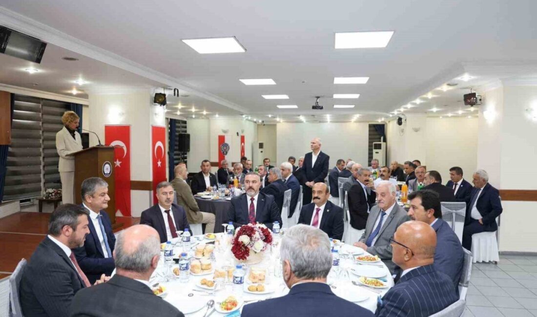 Karabük Valisi Mustafa Yavuz, Muhtarlar Günü'nde muhtarlarla bir araya geldi.