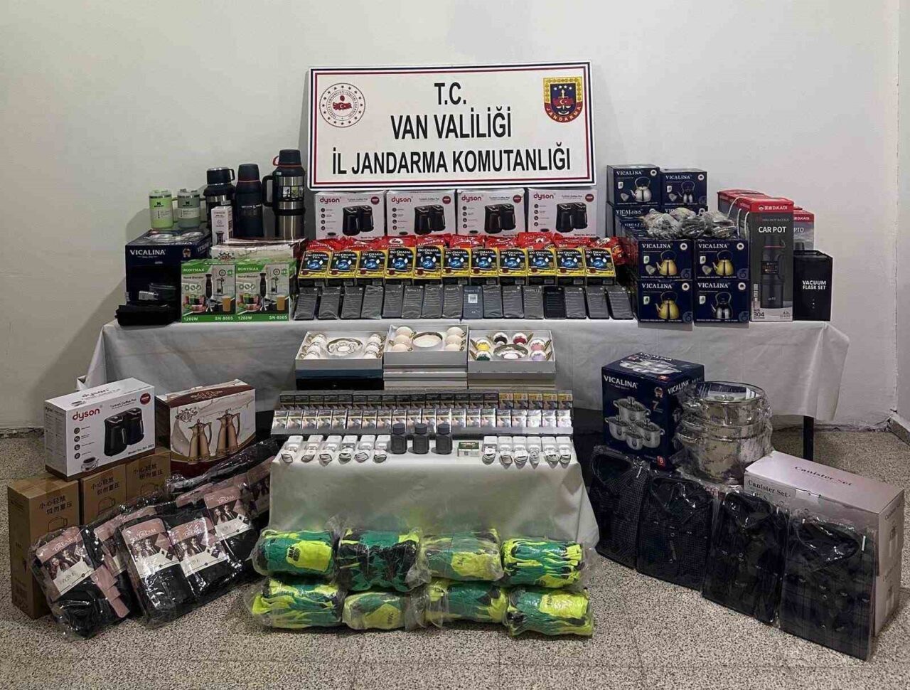 Van'ın Başkale ilçesinde jandarma ekipleri, piyasa değeri 1 milyon lira