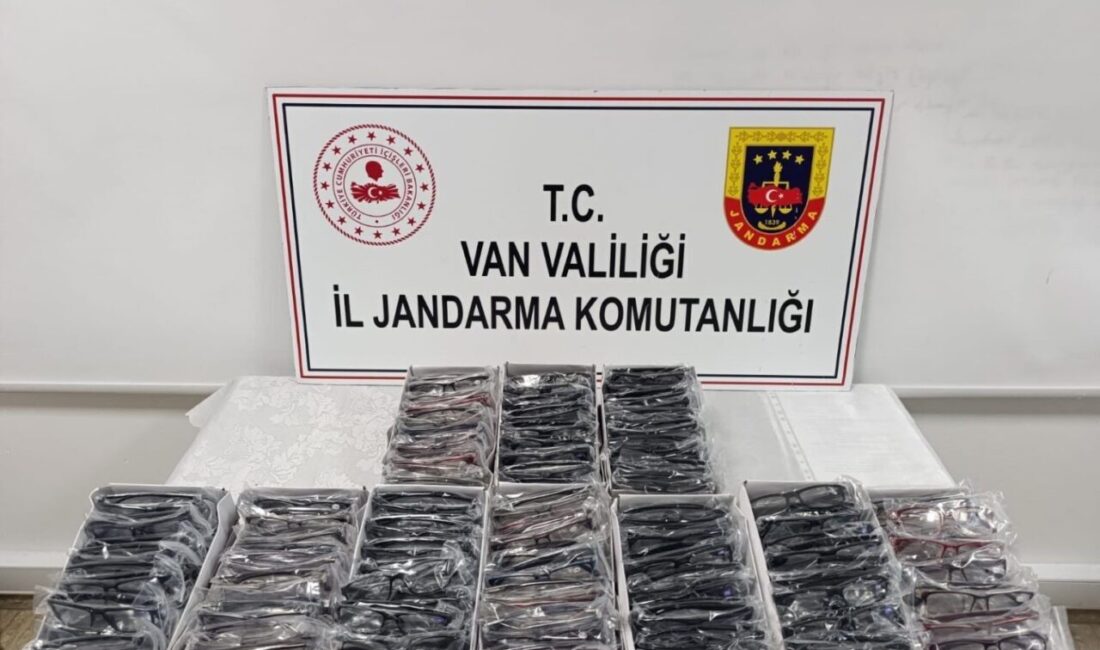 Van'ın Çaldıran ilçesinde jandarma ekipleri, kaçakçılıkla mücadele kapsamında gerçekleştirdikleri operasyonda