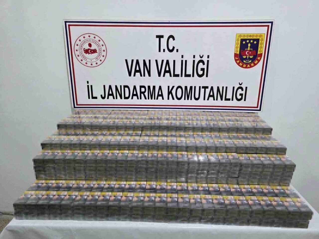 Van'ın Başkale ilçesinde jandarma, Bebleşin Mahallesi'nde gerçekleştirdiği kontrol sırasında 2,470