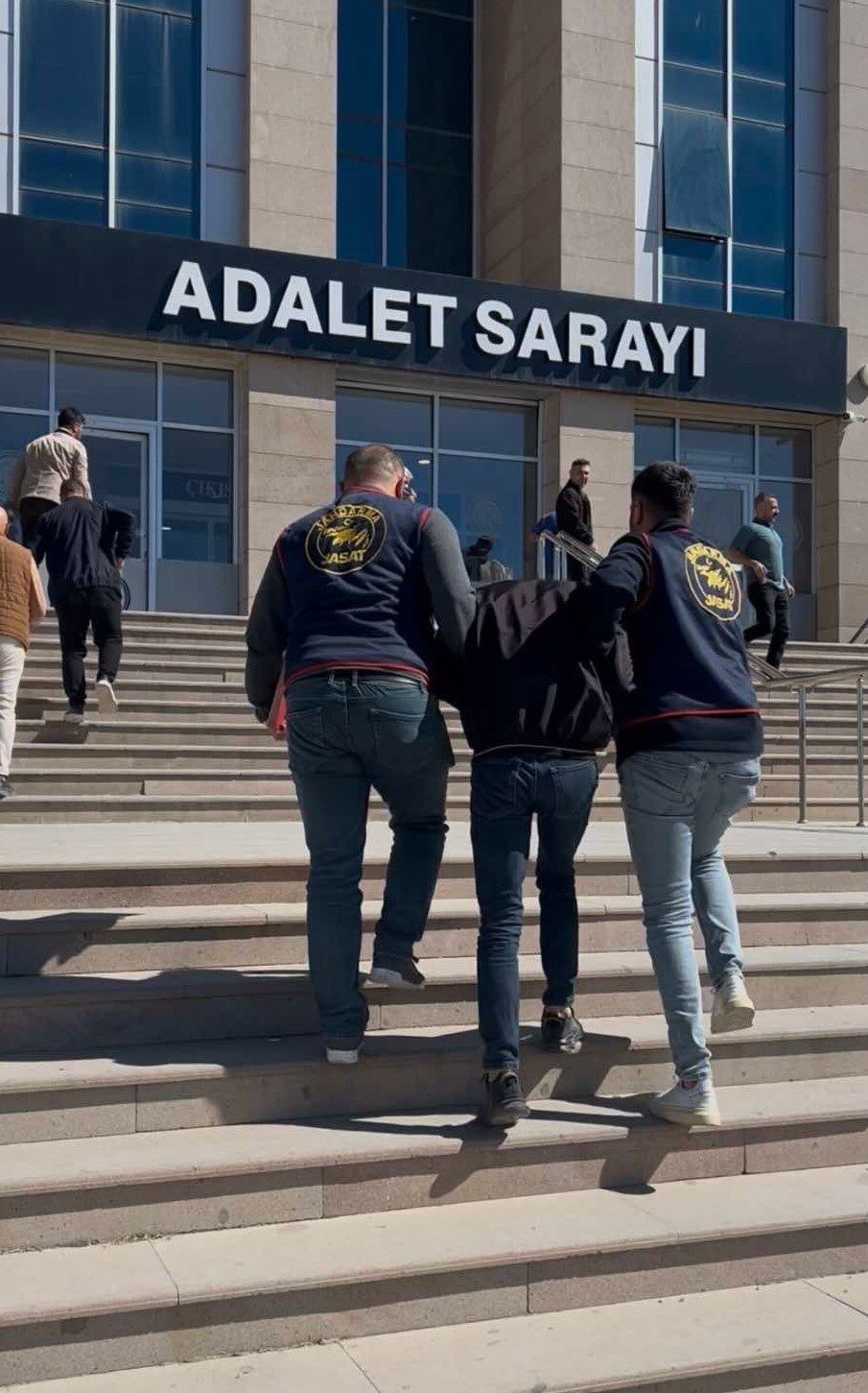 Van'da, 'Uyuşturucu ve Uyarıcı Madde Ticareti Yapmak' suçundan 25 yıl