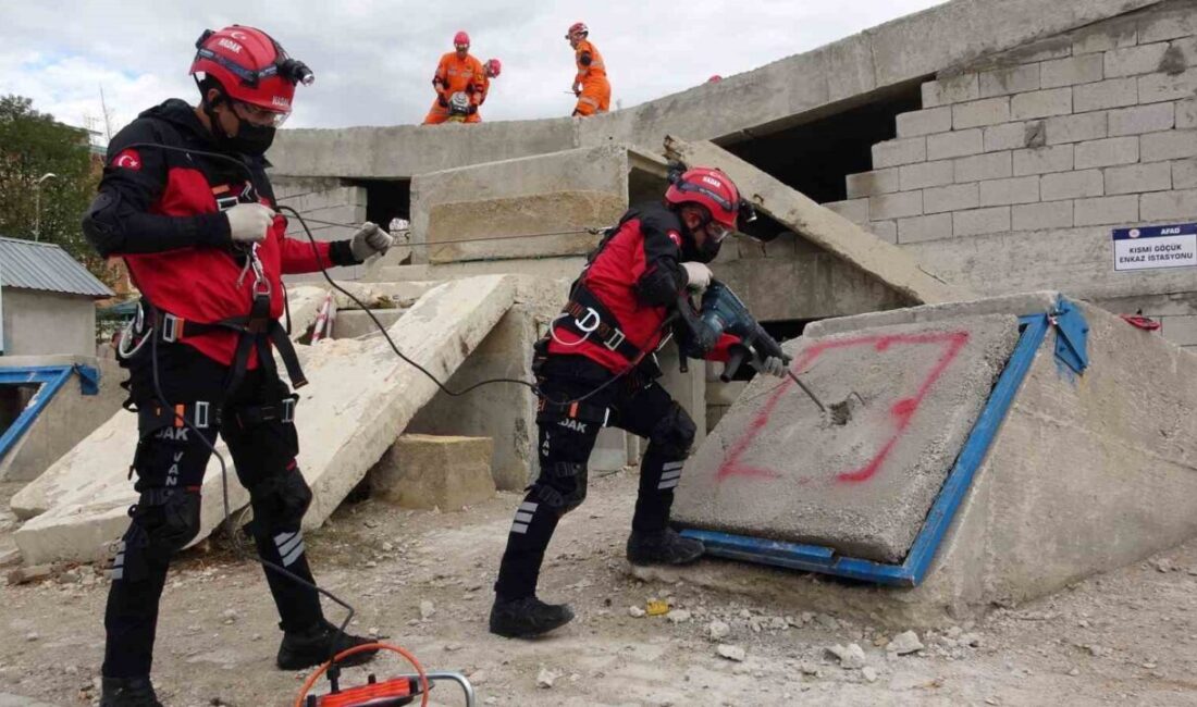 Van AFAD, 23 Ekim 2011'deki büyük depremin 14. yılı anısına