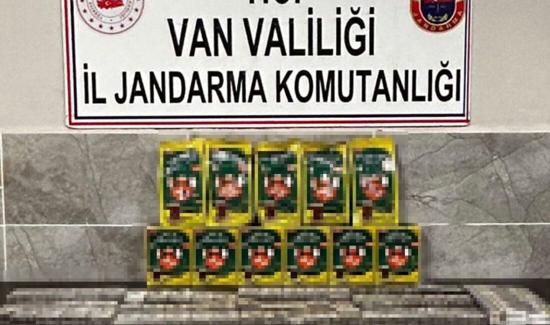 Van’da Jandarma, Gürpınar’da 1460 Paket Kaçak Sigara ve Kaçak Çay Ele Geçirdi Van’ın Gürpınar ilçesinde jandarma tarafından gerçekleştirilen operasyonda, otomobil kaportasında gizlenmiş