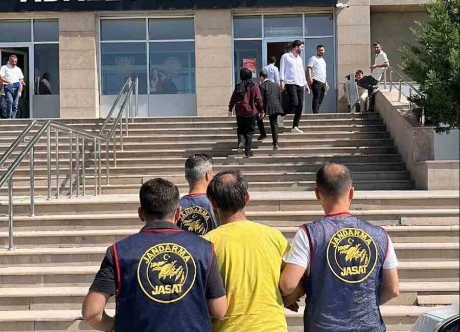 Van’da FETÖ Üyesi Olduğu Belirlenen Şahıs Operasyonla Ele Geçirildi Van'da FETÖ/PDY terör örgüsüne üye olmak suçlamasıyla aranan 36 yaşındaki