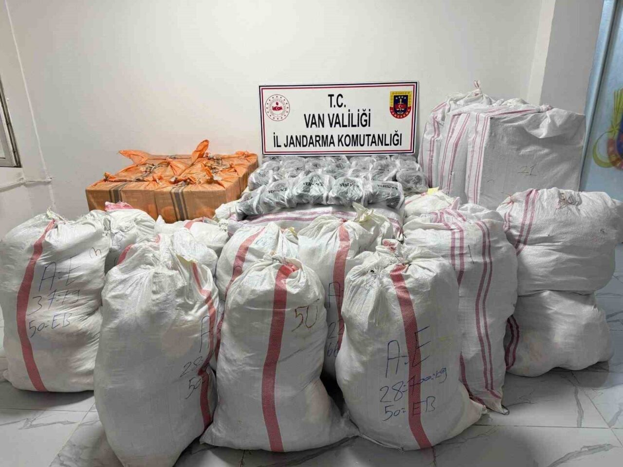 Van’ın Başkale ilçesinde jandarma, 1 milyon 630 bin TL değerinde
