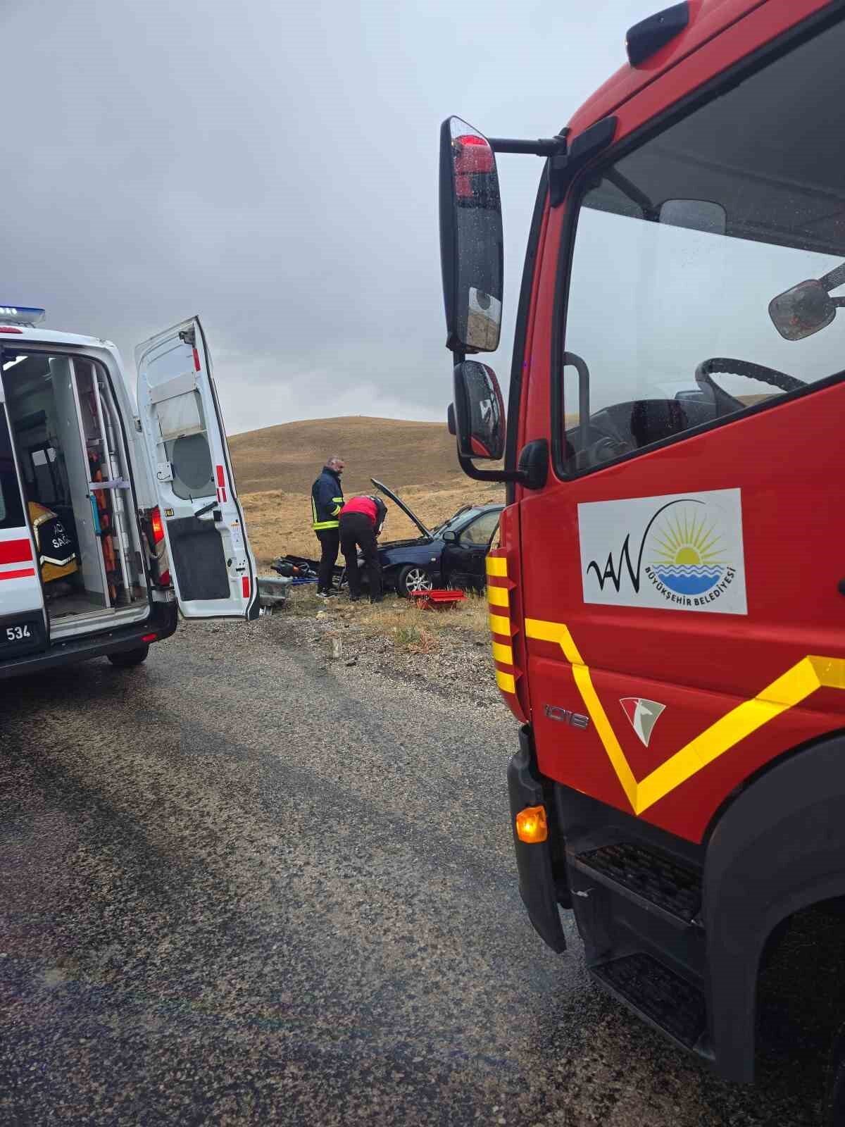 Van-Hakkari kara yolunda C.T.'nin kullandığı otomobil takla attı, 5 kişi