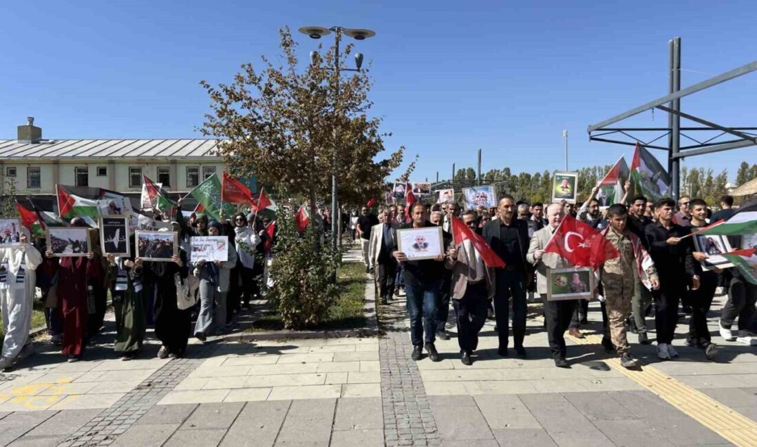 Van Yüzüncü Yıl Üniversitesi, "Gazze Susmuyor" temalı yürüyüş düzenleyerek Filistin'deki