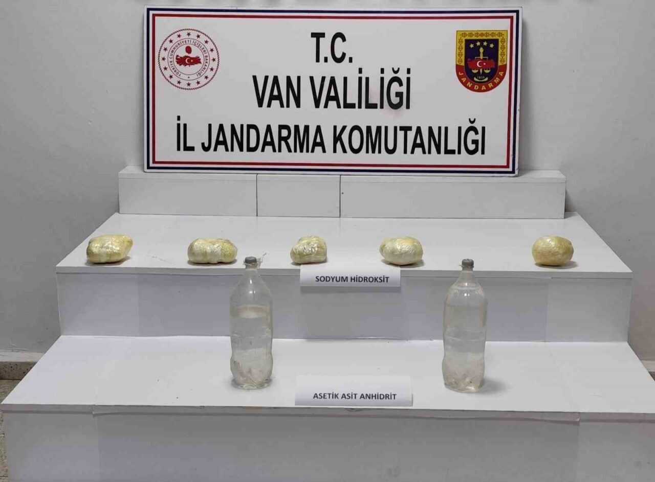Van'ın Başkale ilçesinde jandarma, uyuşturucu ile mücadele kapsamında gerçekleştirdiği operasyonda