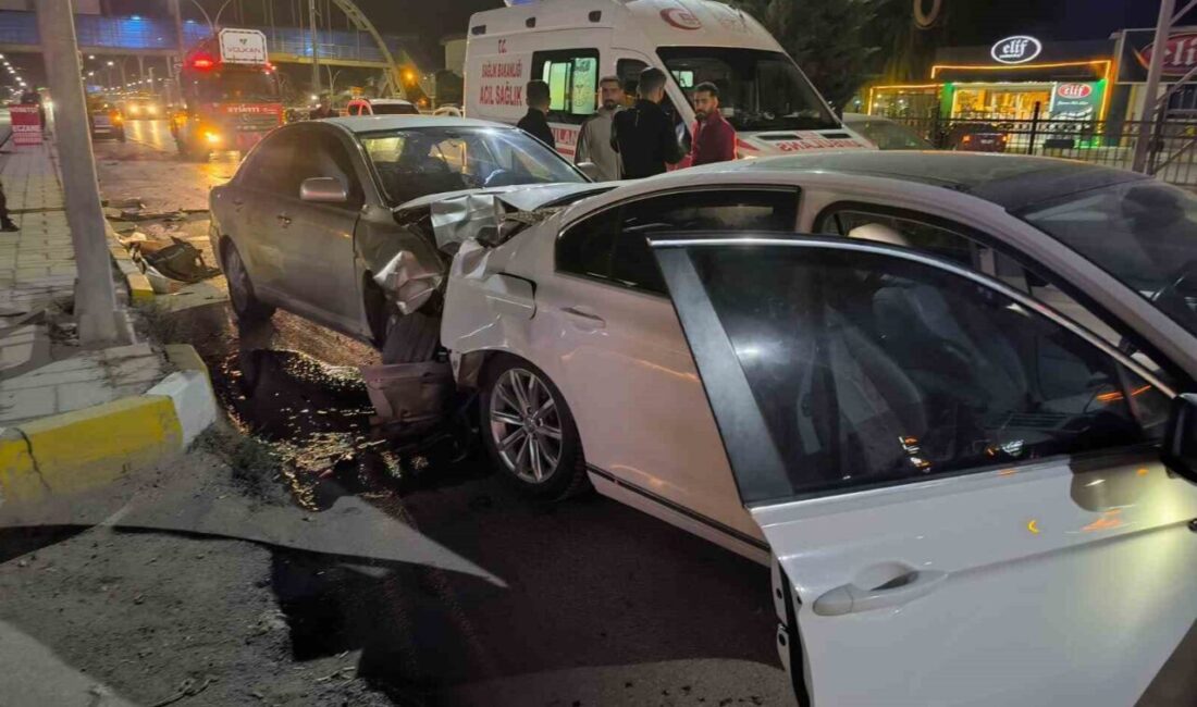 Van’da meydana gelen zincirleme trafik kazasında dört kişi yaralandı Van'ın Edremit ilçesinde, İpekyolu Caddesi'nde yaşanan zincirleme trafik kazasında 4