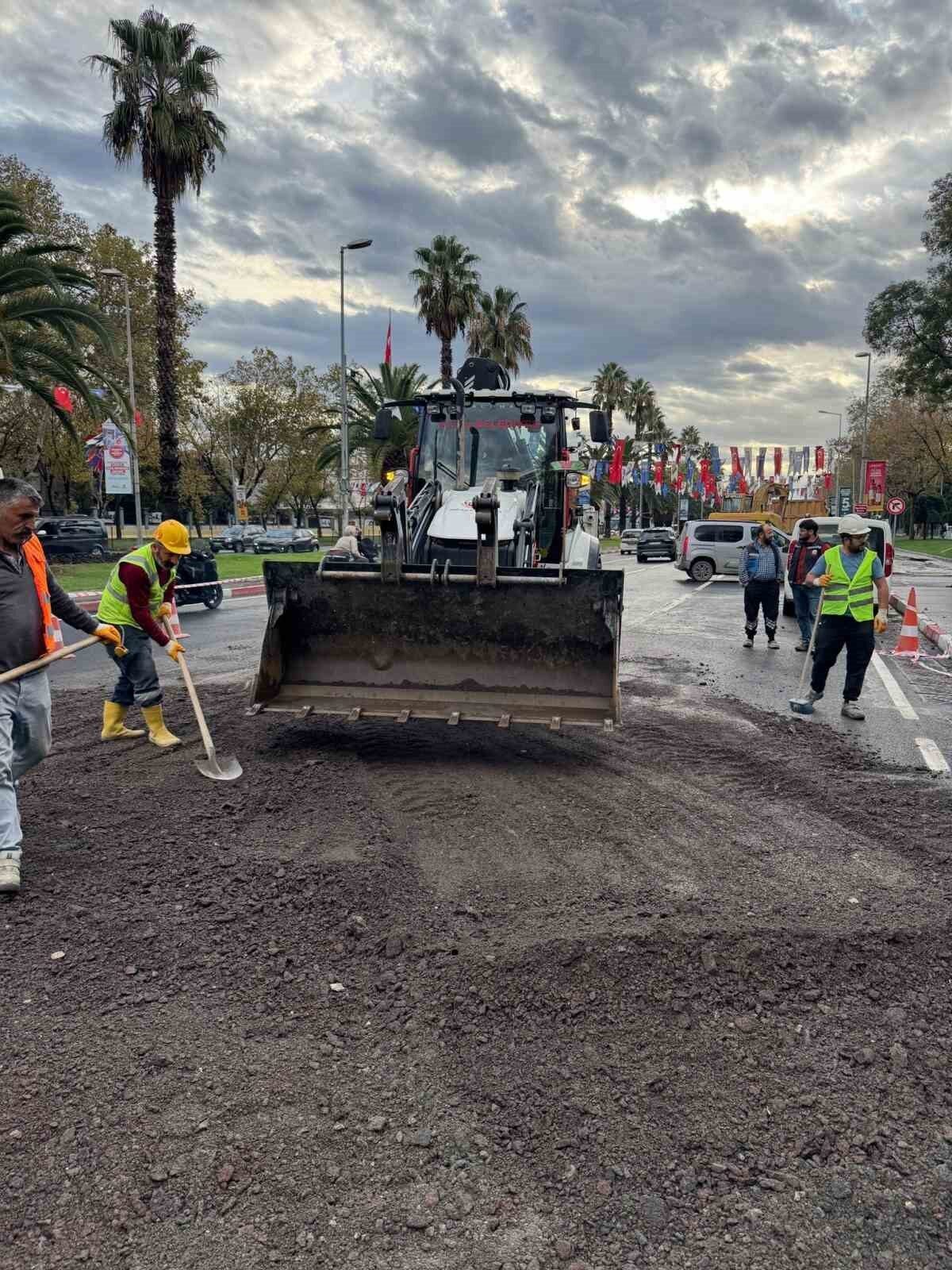 Vatan Caddesi’nde Trafiğe Açılan Yol Üç Gün Sonra Çöktü, Müdahale Ekipleri Göreve Başladı