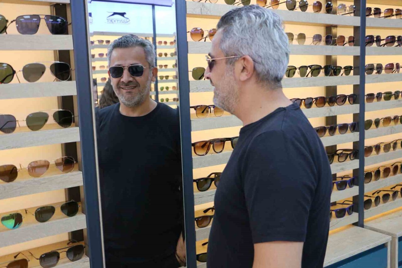 Diyarbakır'da Abdurrahim Erdoğan, güneş gözlüğü satışlarının düştüğünü ve vatandaşların sahte
