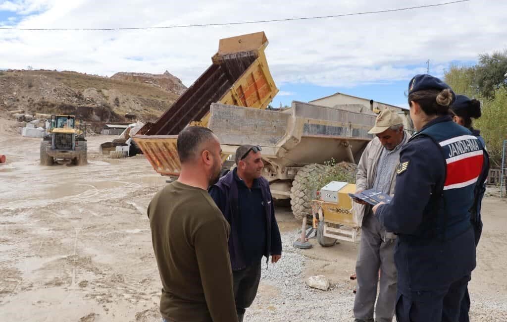 Afyonkarahisar İl Jandarma Komutanlığı, İscehisar'da kadınlara yönelik şiddetle mücadele için