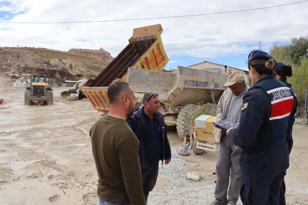 Afyonkarahisar İl Jandarma Komutanlığı, İscehisar'da kadınlara yönelik şiddetle mücadele için